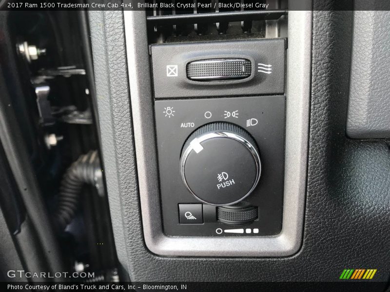 Brilliant Black Crystal Pearl / Black/Diesel Gray 2017 Ram 1500 Tradesman Crew Cab 4x4