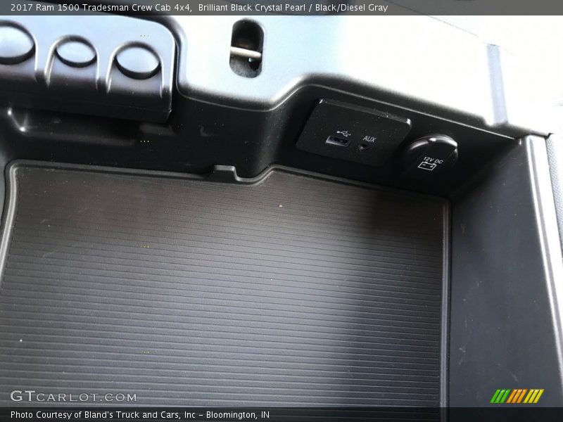 Brilliant Black Crystal Pearl / Black/Diesel Gray 2017 Ram 1500 Tradesman Crew Cab 4x4