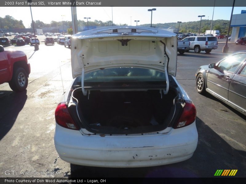 Vibrant White / Dark Charcoal 2003 Ford Taurus SES