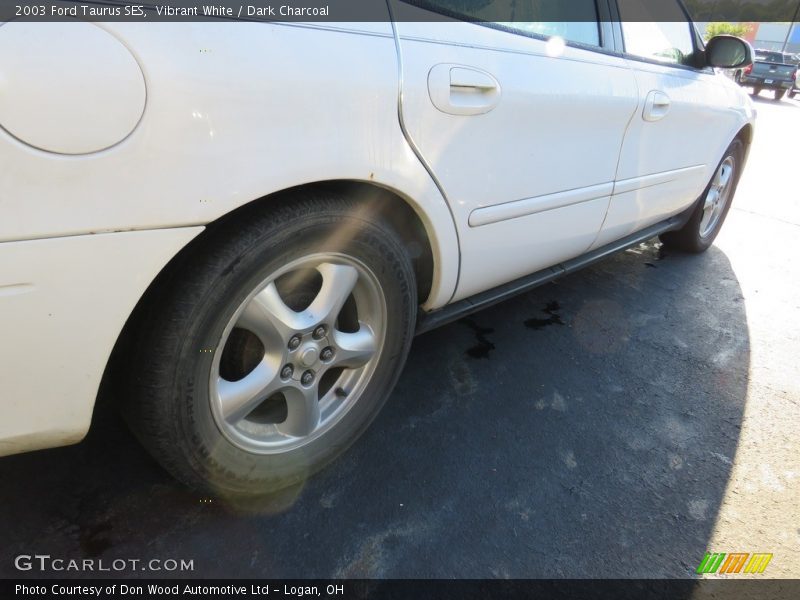Vibrant White / Dark Charcoal 2003 Ford Taurus SES
