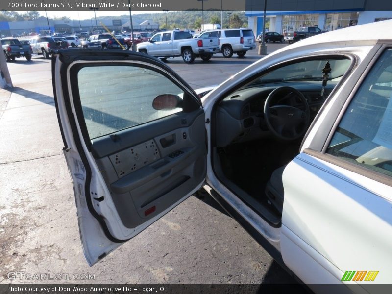 Vibrant White / Dark Charcoal 2003 Ford Taurus SES