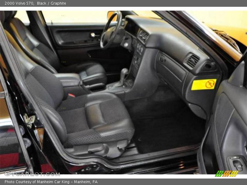 Black / Graphite 2000 Volvo S70