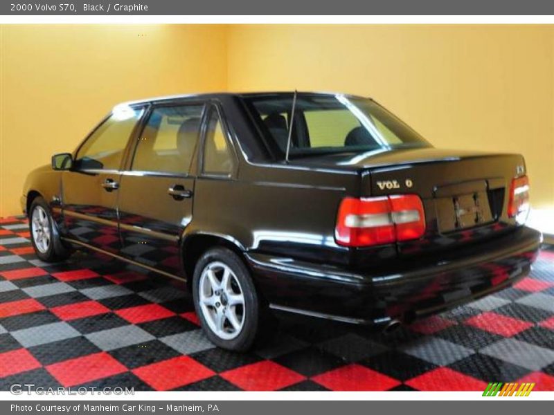 Black / Graphite 2000 Volvo S70