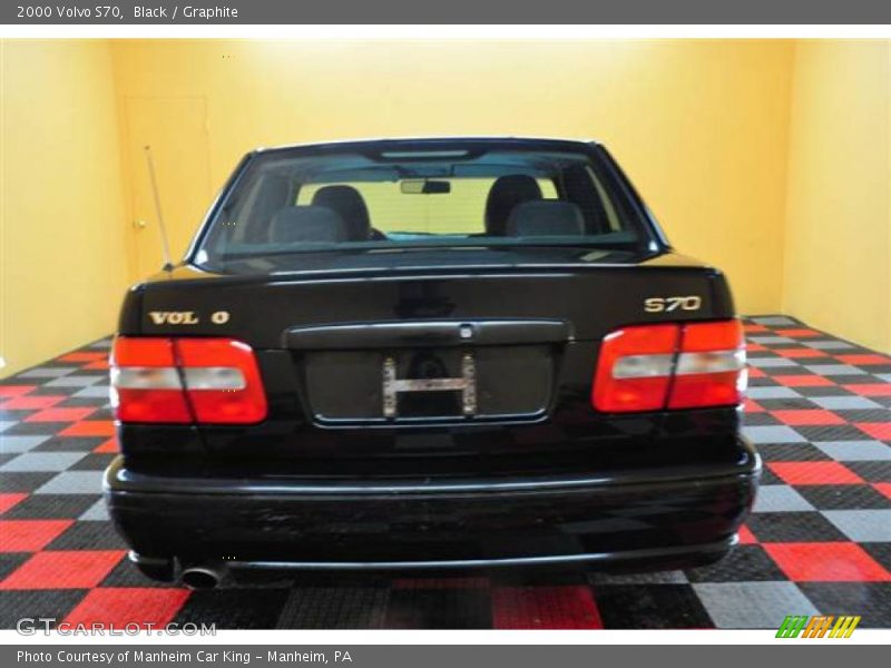 Black / Graphite 2000 Volvo S70
