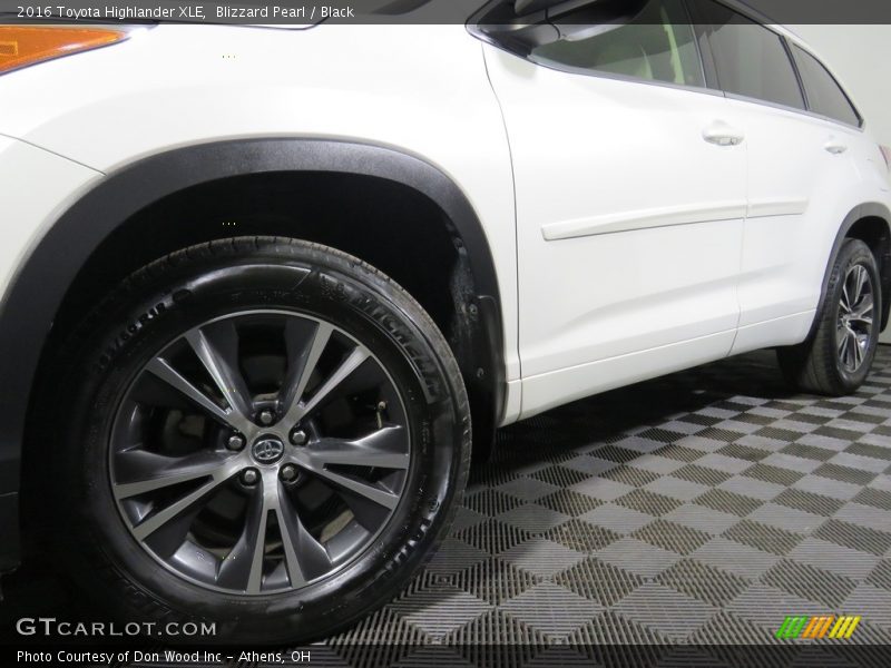 Blizzard Pearl / Black 2016 Toyota Highlander XLE