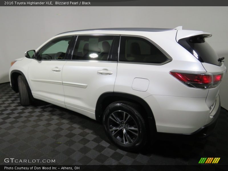 Blizzard Pearl / Black 2016 Toyota Highlander XLE