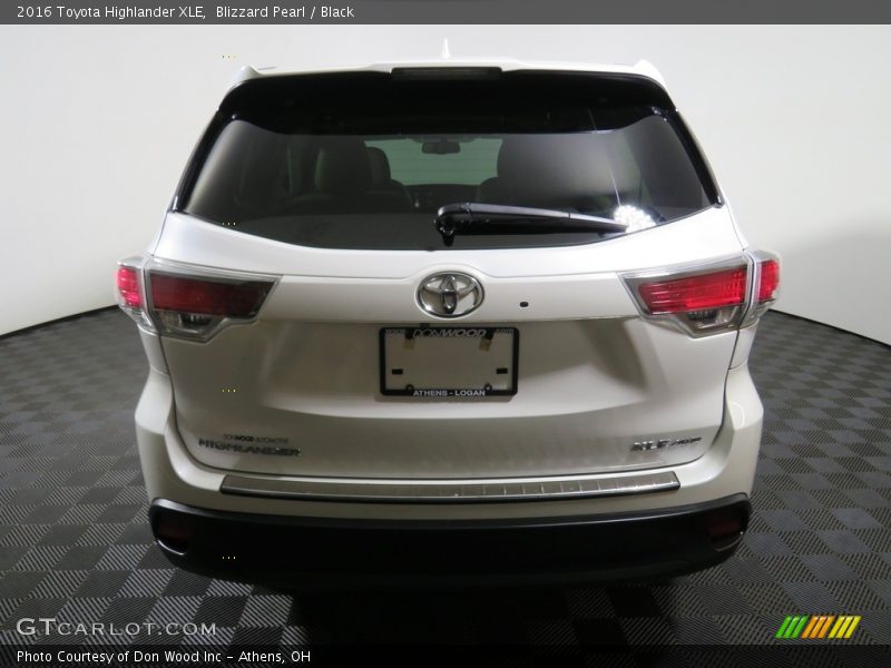 Blizzard Pearl / Black 2016 Toyota Highlander XLE