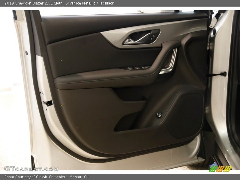 Silver Ice Metallic / Jet Black 2019 Chevrolet Blazer 2.5L Cloth