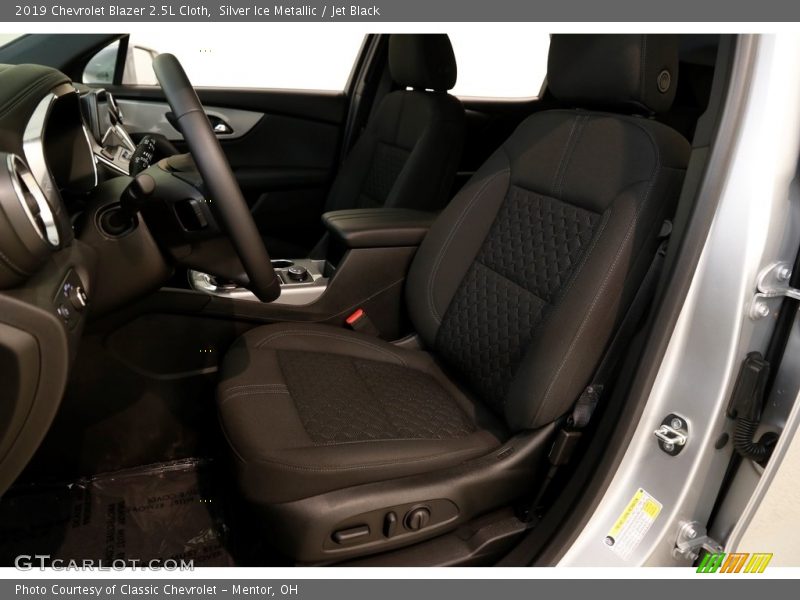 Silver Ice Metallic / Jet Black 2019 Chevrolet Blazer 2.5L Cloth