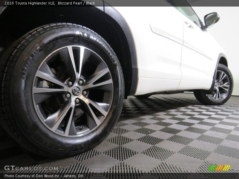 Blizzard Pearl / Black 2016 Toyota Highlander XLE