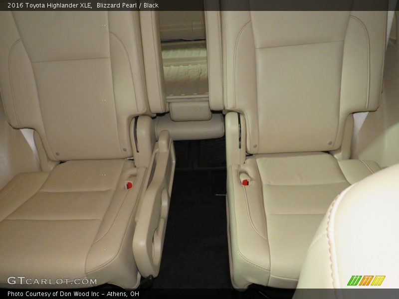 Blizzard Pearl / Black 2016 Toyota Highlander XLE