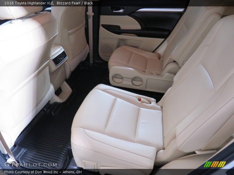 Blizzard Pearl / Black 2016 Toyota Highlander XLE