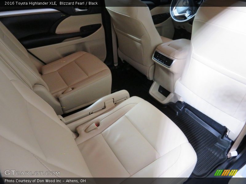 Blizzard Pearl / Black 2016 Toyota Highlander XLE