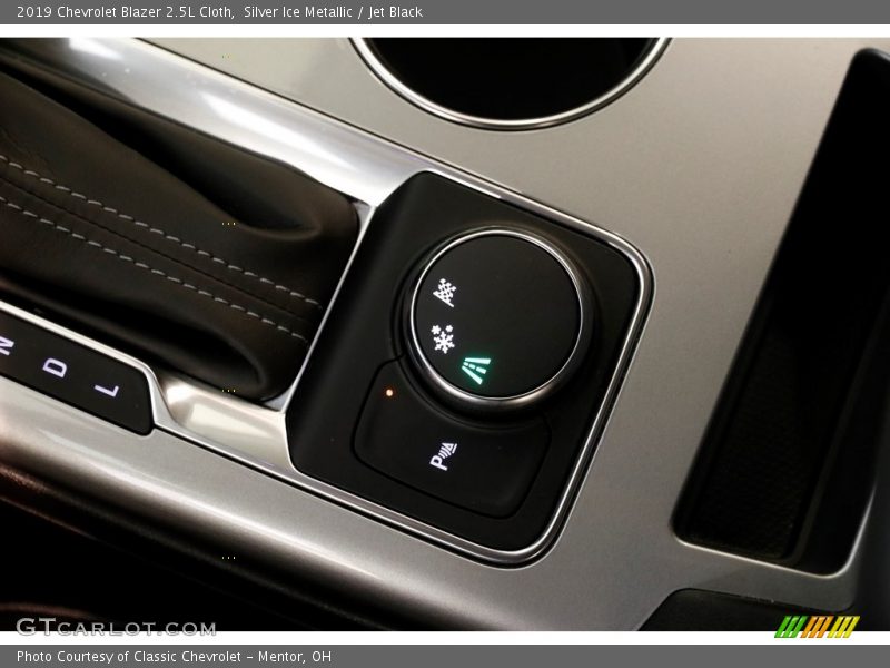Silver Ice Metallic / Jet Black 2019 Chevrolet Blazer 2.5L Cloth