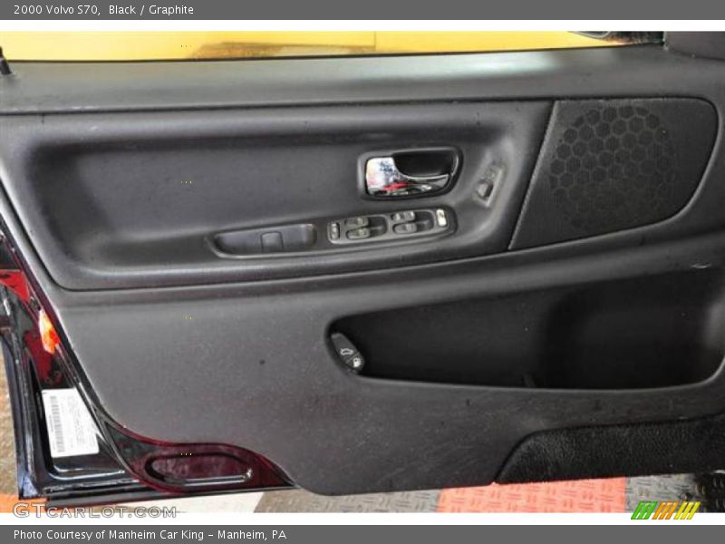 Black / Graphite 2000 Volvo S70