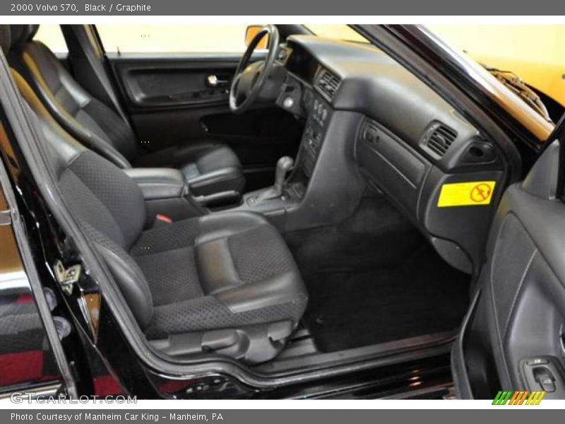 Black / Graphite 2000 Volvo S70