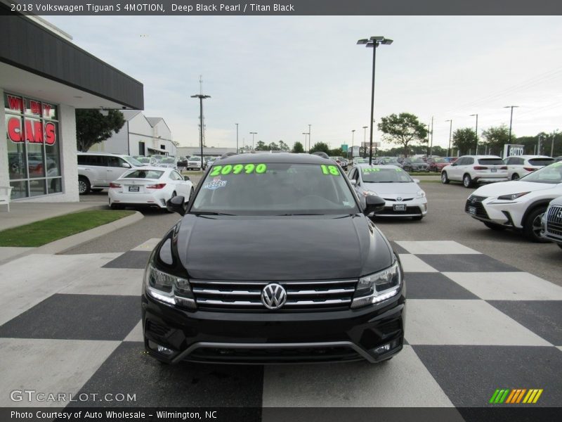 Deep Black Pearl / Titan Black 2018 Volkswagen Tiguan S 4MOTION