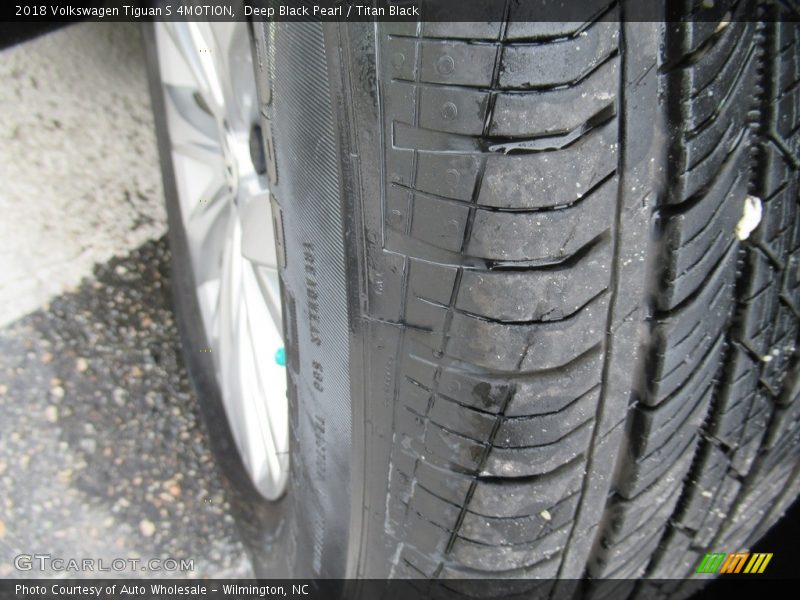 Deep Black Pearl / Titan Black 2018 Volkswagen Tiguan S 4MOTION