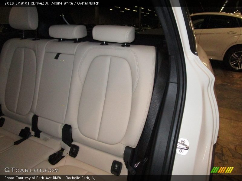 Alpine White / Oyster/Black 2019 BMW X1 xDrive28i