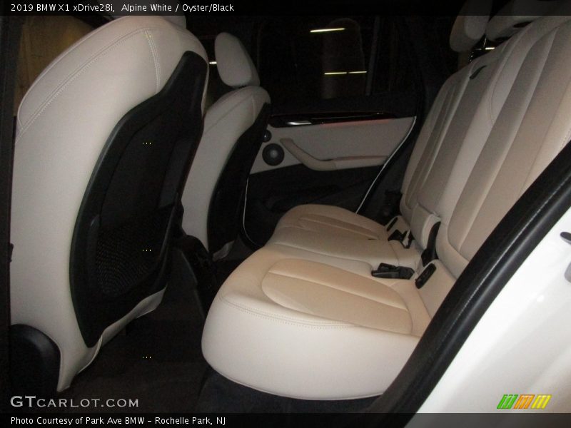 Alpine White / Oyster/Black 2019 BMW X1 xDrive28i