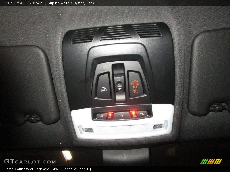 Alpine White / Oyster/Black 2019 BMW X1 xDrive28i