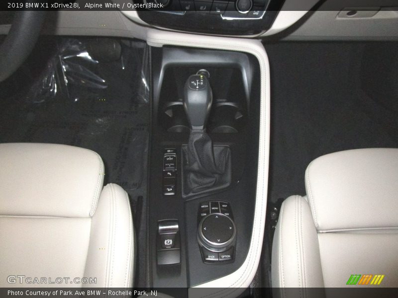 Alpine White / Oyster/Black 2019 BMW X1 xDrive28i