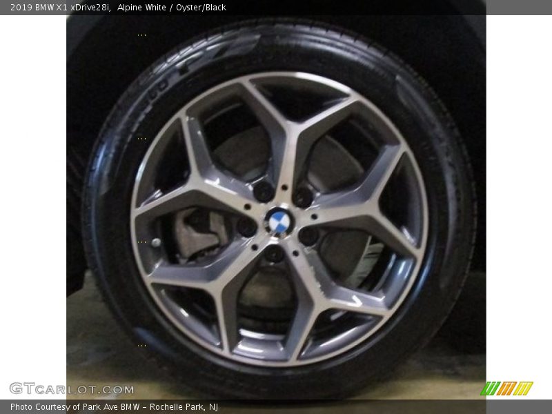 Alpine White / Oyster/Black 2019 BMW X1 xDrive28i