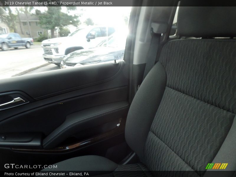 Pepperdust Metallic / Jet Black 2019 Chevrolet Tahoe LS 4WD