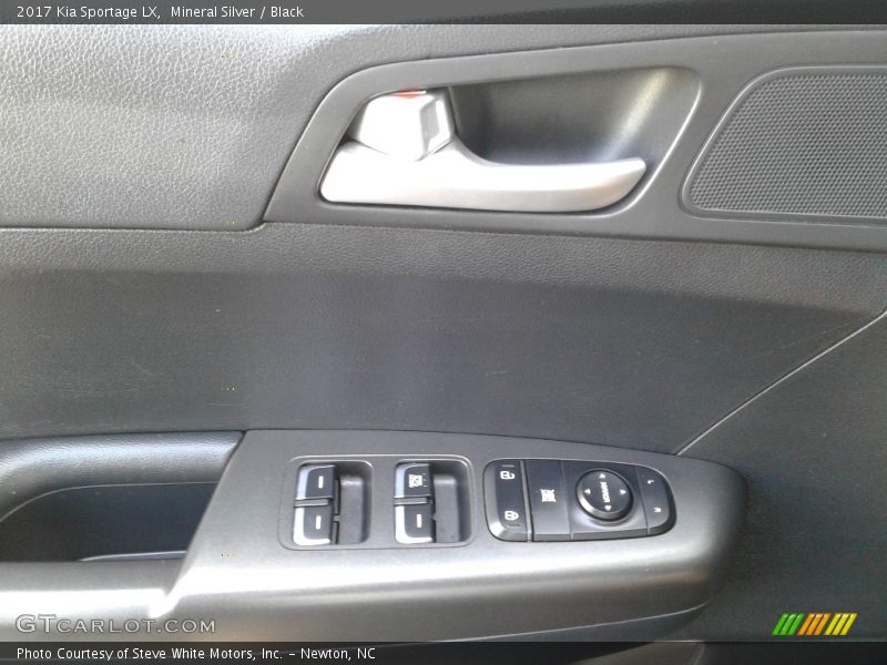 Mineral Silver / Black 2017 Kia Sportage LX