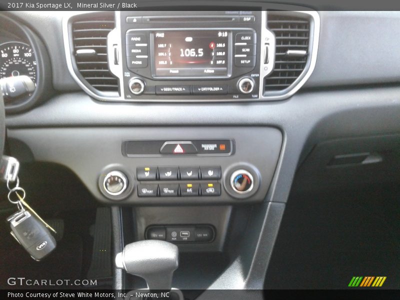 Mineral Silver / Black 2017 Kia Sportage LX