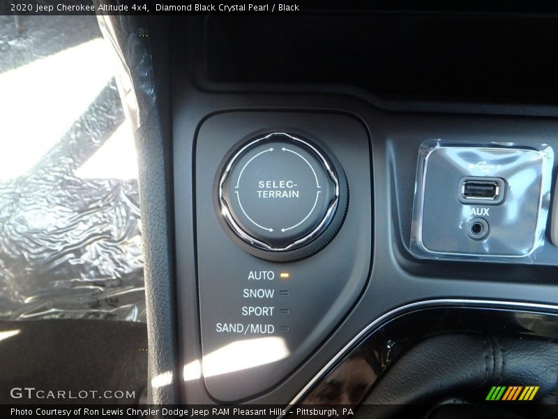 Diamond Black Crystal Pearl / Black 2020 Jeep Cherokee Altitude 4x4