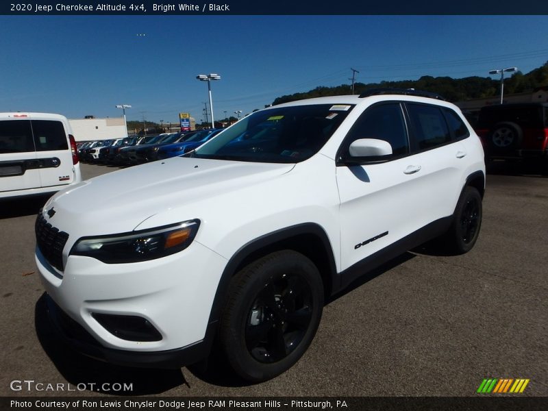 Front 3/4 View of 2020 Cherokee Altitude 4x4