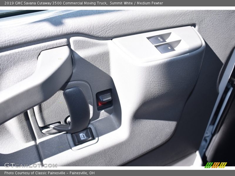 Summit White / Medium Pewter 2019 GMC Savana Cutaway 3500 Commercial Moving Truck