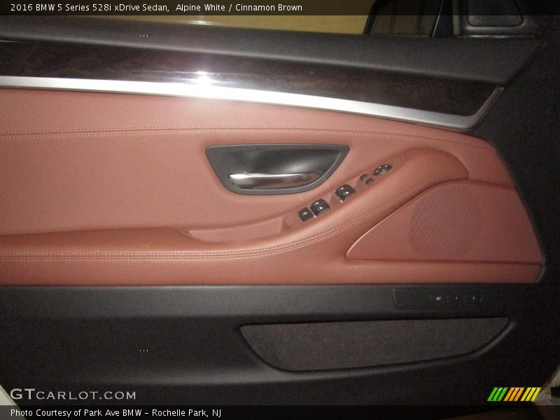 Alpine White / Cinnamon Brown 2016 BMW 5 Series 528i xDrive Sedan