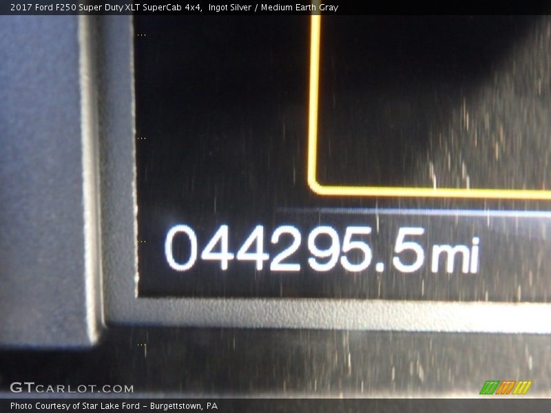 Ingot Silver / Medium Earth Gray 2017 Ford F250 Super Duty XLT SuperCab 4x4