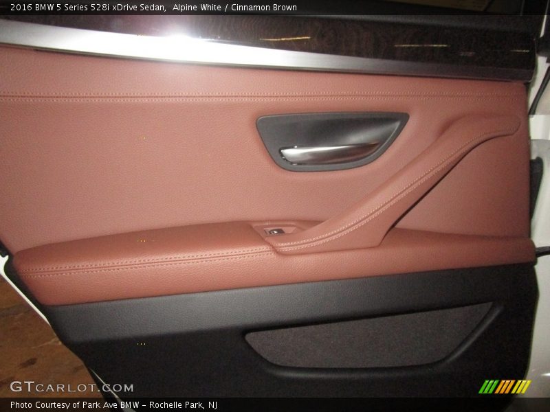 Alpine White / Cinnamon Brown 2016 BMW 5 Series 528i xDrive Sedan