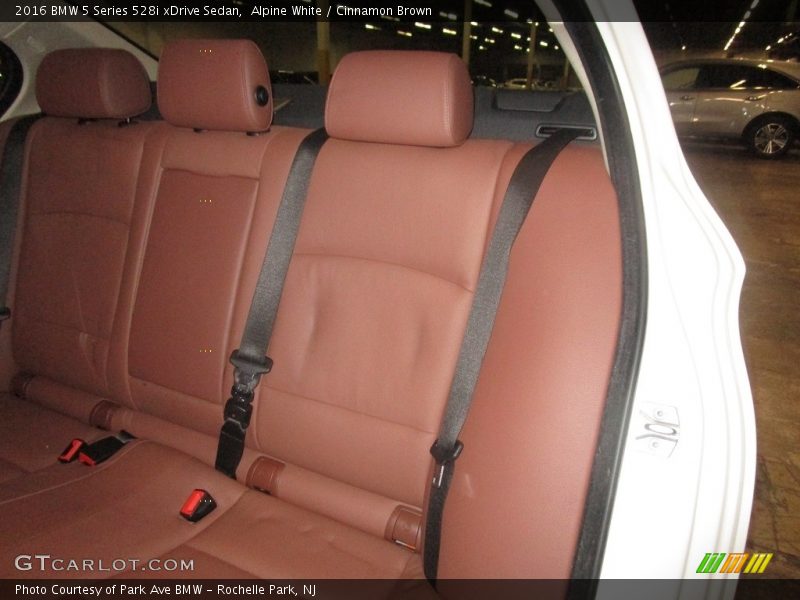 Alpine White / Cinnamon Brown 2016 BMW 5 Series 528i xDrive Sedan