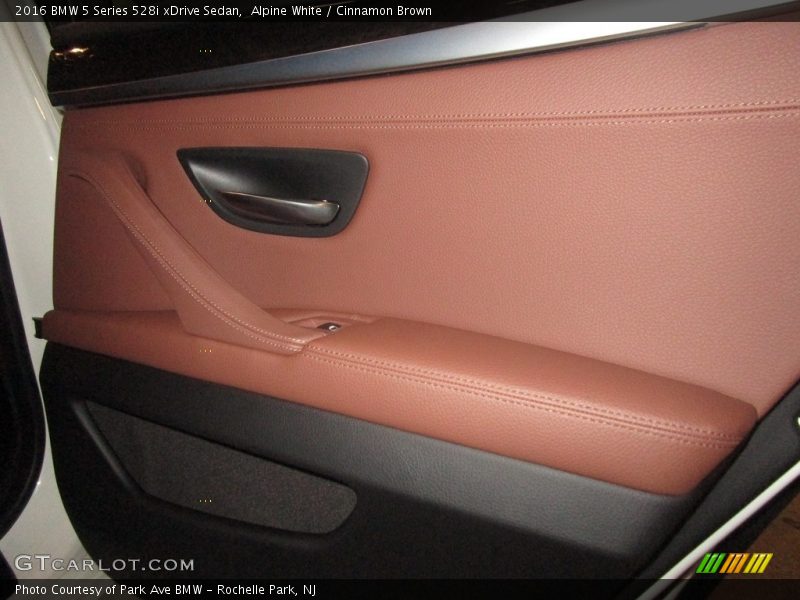 Alpine White / Cinnamon Brown 2016 BMW 5 Series 528i xDrive Sedan