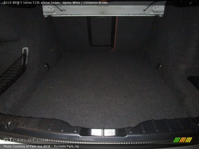 Alpine White / Cinnamon Brown 2016 BMW 5 Series 528i xDrive Sedan