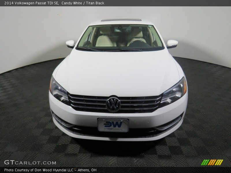 Candy White / Titan Black 2014 Volkswagen Passat TDI SE