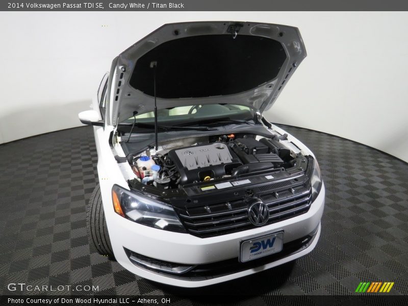 Candy White / Titan Black 2014 Volkswagen Passat TDI SE