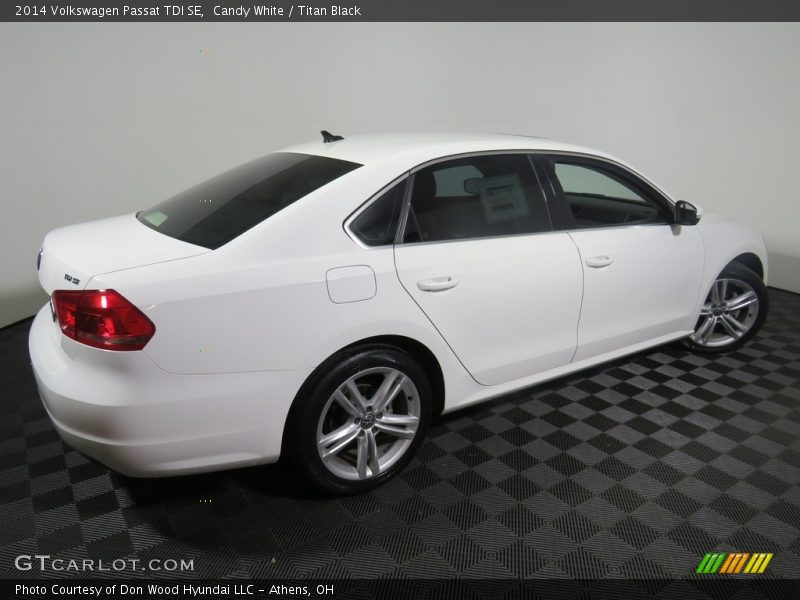 Candy White / Titan Black 2014 Volkswagen Passat TDI SE
