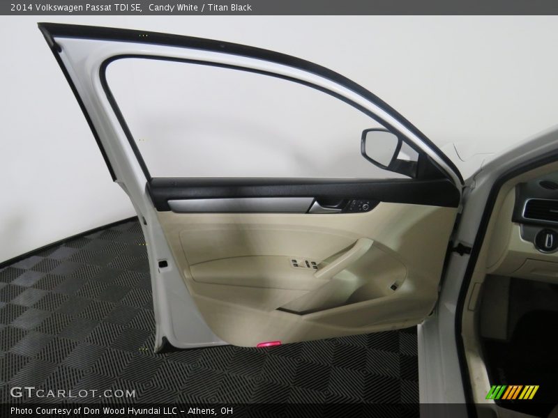 Candy White / Titan Black 2014 Volkswagen Passat TDI SE
