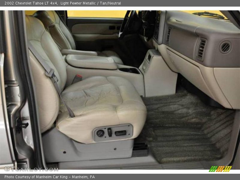 Light Pewter Metallic / Tan/Neutral 2002 Chevrolet Tahoe LT 4x4