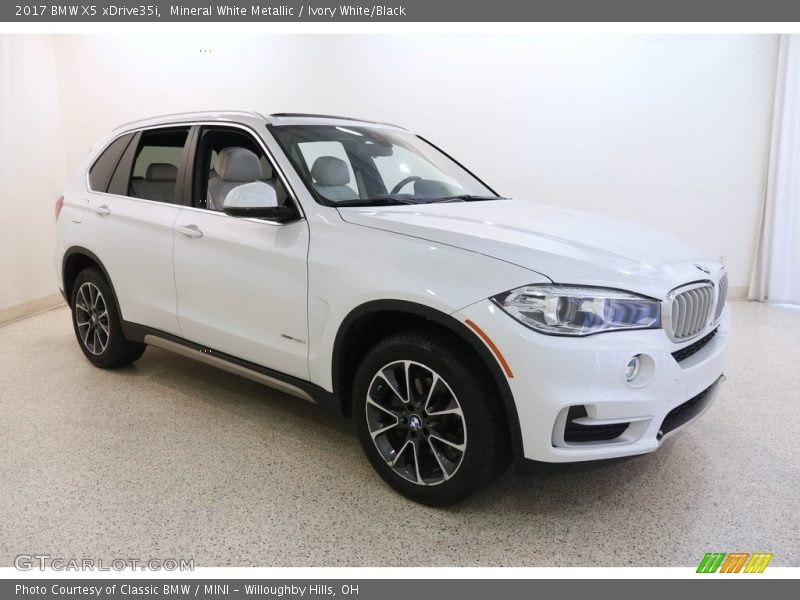 Mineral White Metallic / Ivory White/Black 2017 BMW X5 xDrive35i