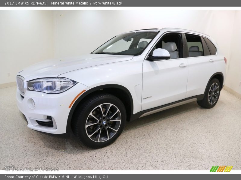 Mineral White Metallic / Ivory White/Black 2017 BMW X5 xDrive35i