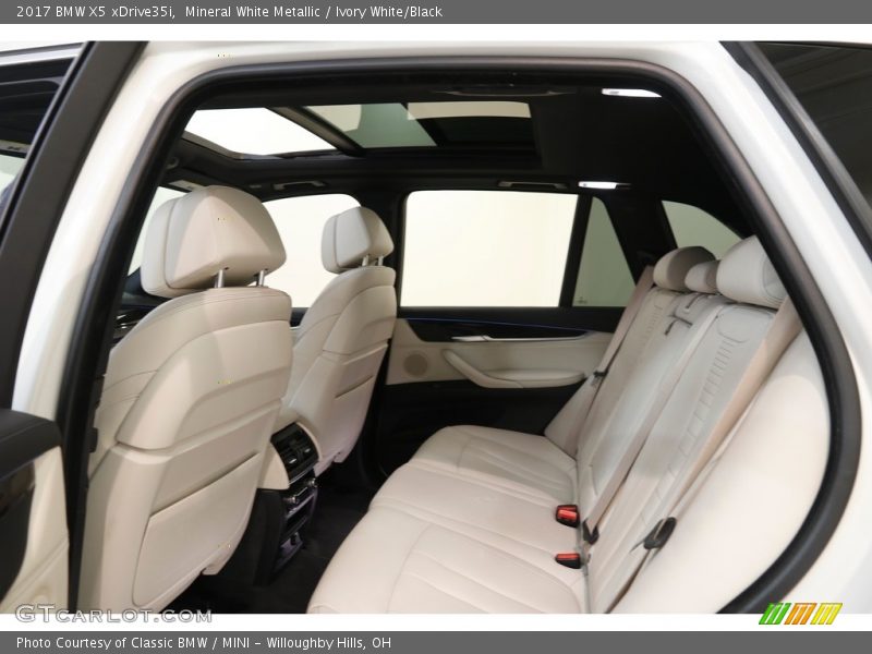Mineral White Metallic / Ivory White/Black 2017 BMW X5 xDrive35i