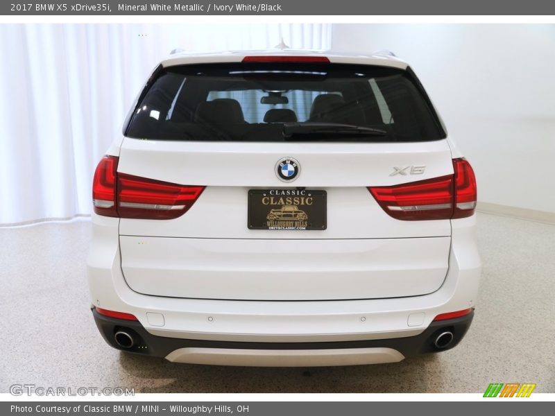 Mineral White Metallic / Ivory White/Black 2017 BMW X5 xDrive35i