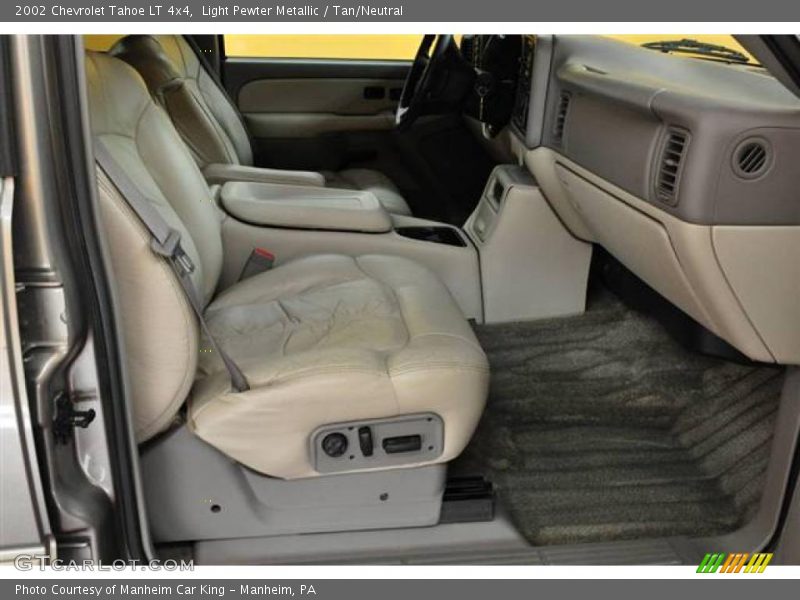 Light Pewter Metallic / Tan/Neutral 2002 Chevrolet Tahoe LT 4x4
