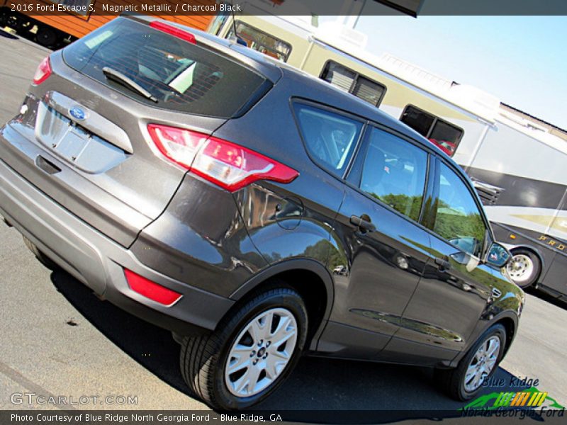 Magnetic Metallic / Charcoal Black 2016 Ford Escape S